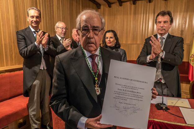 José Julián Barriga, tras la lectura de su discurso. :: HOY