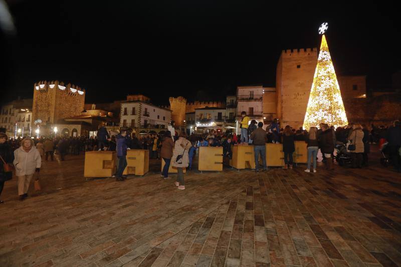 El centro de la ciudad se ilumina con un millón de puntos de luz