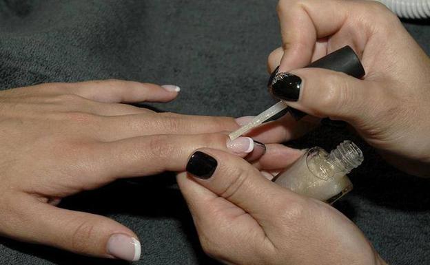 Golpe a las 'redes de esclavos' en los centros de manicura asiática de toda España