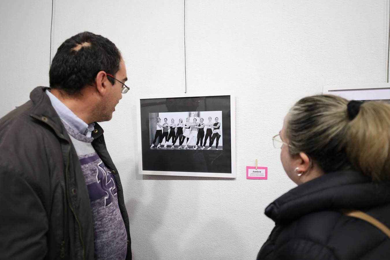 El Centro Cultural 'Santo Domingo' de la Fundación CB en Mérida alberga desde el lunes, 3 de diciembre, la exposición 'La sonrisa de los colores', de Javier Rodríguez Rubio. La muestra, que se puede visitar hasta el próximo día 30, se desarrolla a favor de la Asociación Española Contra el Cáncer (AECC). El horario de la exposición es de lunes a sábado, en horario de 10:00 a 13:30 horas y de 18:00 a 21:00 horas. Mientras, los domingos permanecerá abierta de 10:00 a 13:30 horas.