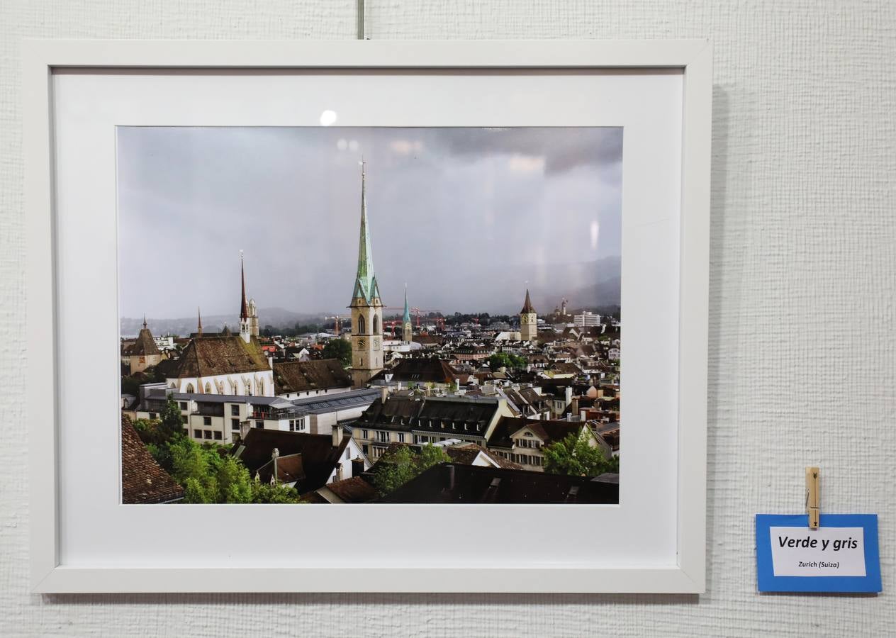 El Centro Cultural 'Santo Domingo' de la Fundación CB en Mérida alberga desde el lunes, 3 de diciembre, la exposición 'La sonrisa de los colores', de Javier Rodríguez Rubio. La muestra, que se puede visitar hasta el próximo día 30, se desarrolla a favor de la Asociación Española Contra el Cáncer (AECC). El horario de la exposición es de lunes a sábado, en horario de 10:00 a 13:30 horas y de 18:00 a 21:00 horas. Mientras, los domingos permanecerá abierta de 10:00 a 13:30 horas.
