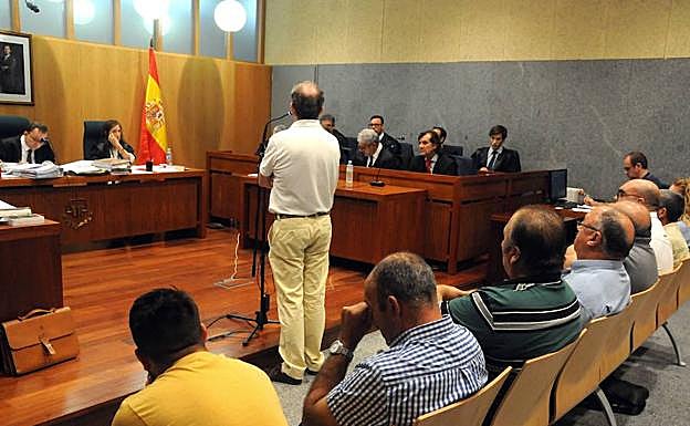 Los acusados durante el juicio, que tuvo lugar en junio del pasado año en Mérida. :: brígido