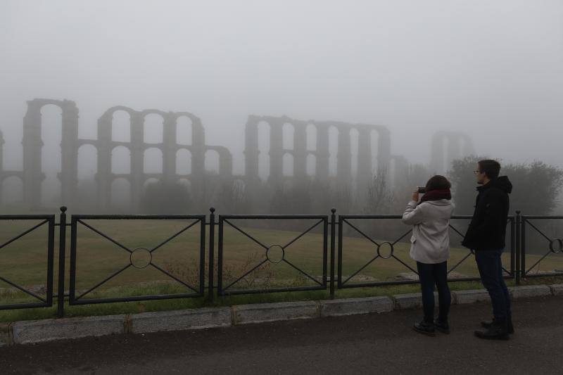 Mérida amanece con niebla en el Día de la Constitución