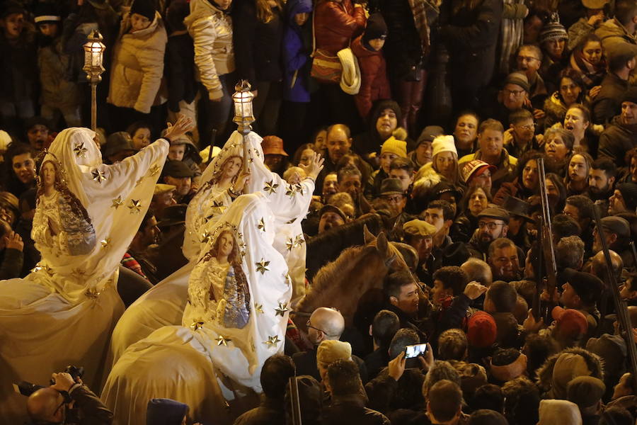 Fotos: La Encamisá: Una noche mágica en Torrejoncillo