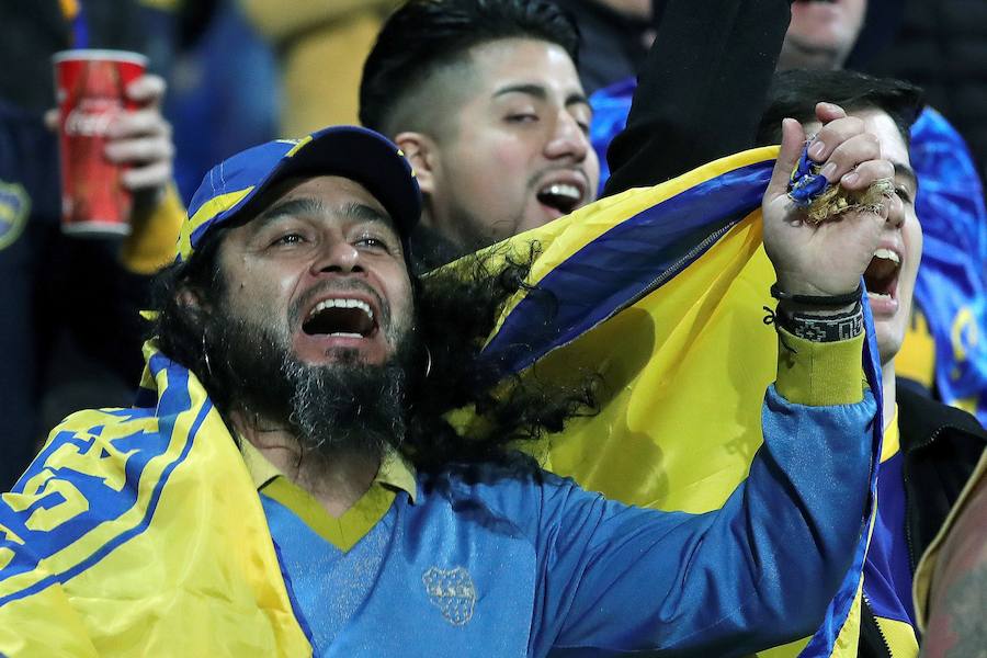 Fotos: Las aficiones de River y Boca llenan de color el Santiago Bernabéu