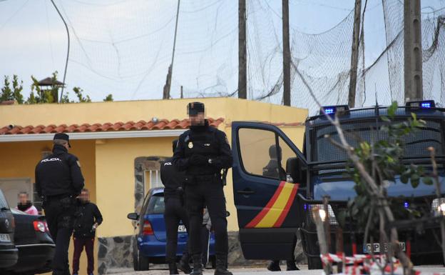 Agentes de la Policía Nacional en el Cerro de Reyes