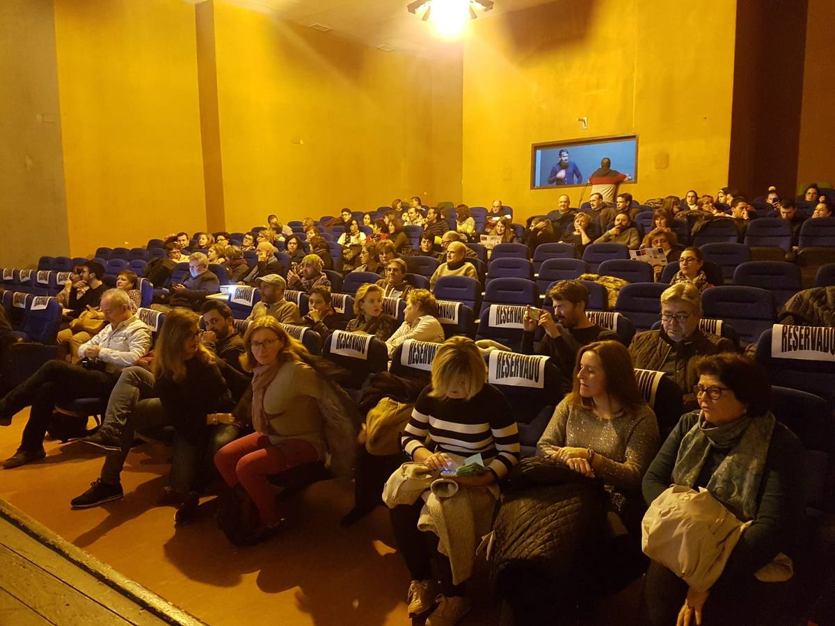 El certamen de cortometrajes «Gentinosu Film Fest» de Torrejoncillo puso este jueves el broche final a dos grandes jornadas de cine «made in Extremadura». Toda una fiesta del cine en corto hecho en nuestra región que coronó a «La Teoría del Sueño» como flamante ganador.