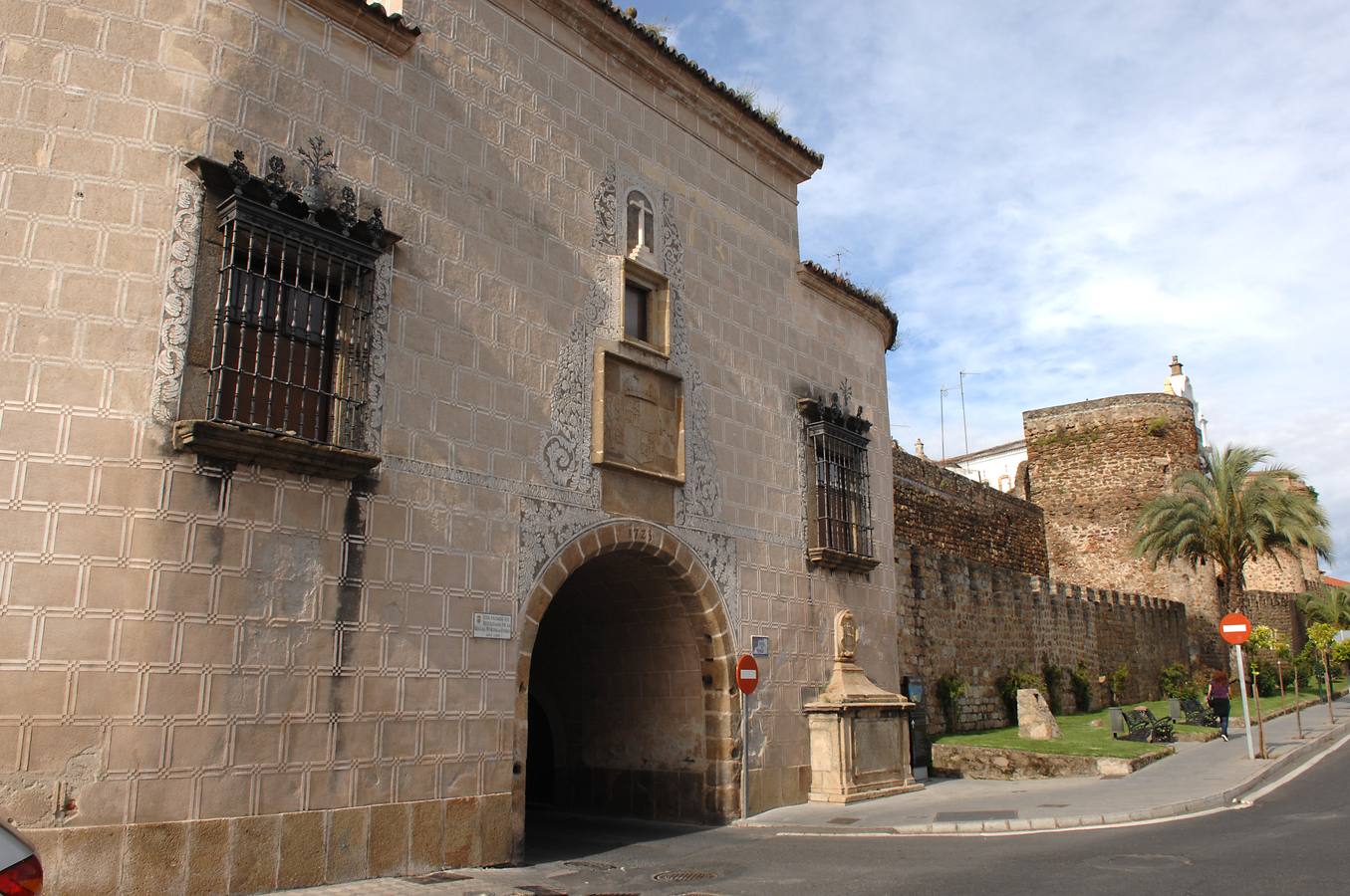 A Plasencia se la considera la capital del norte de Extremadura. Es un destino turístico destacable por su historia y monumentos. Su situación geográfica es ideal para conocer las comarcas del norte.