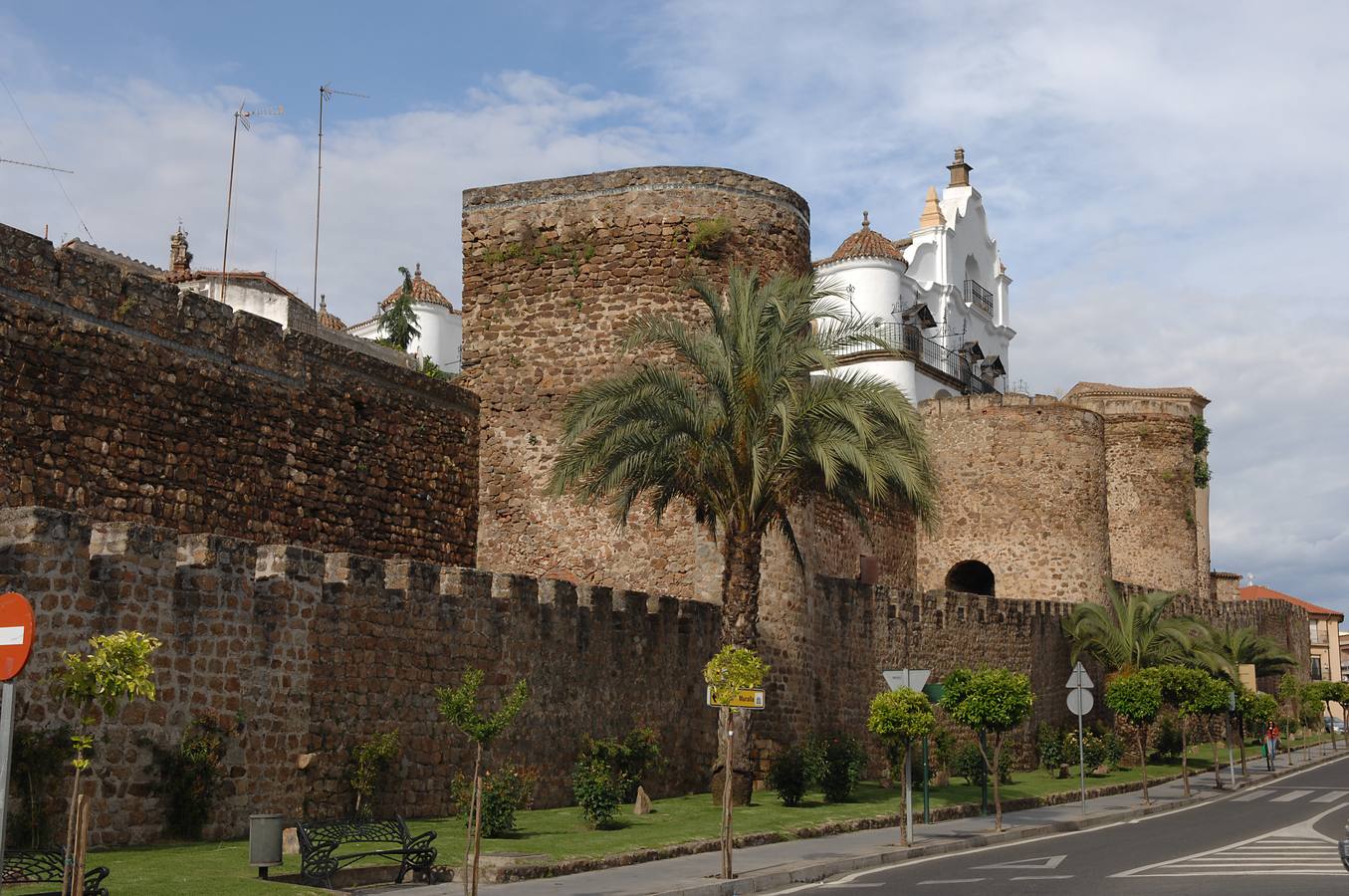 A Plasencia se la considera la capital del norte de Extremadura. Es un destino turístico destacable por su historia y monumentos. Su situación geográfica es ideal para conocer las comarcas del norte.