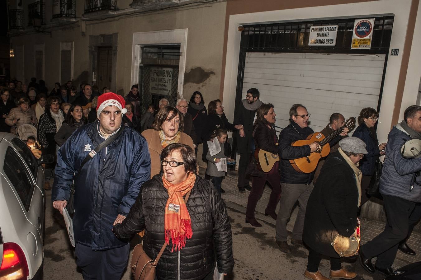 El Grupo Corales de badajoz ha realizado un recorrido por los belenes de Badajoz cantando villancicos. Han comenzado por la Iglesia Santa María la Real (San Agustín), Iglesia de la Concepción, Convento de Santa Ana, Iglesia de San Andrés, Museo de la Ciudad Luis de Morales, y terminando en la Catedral.