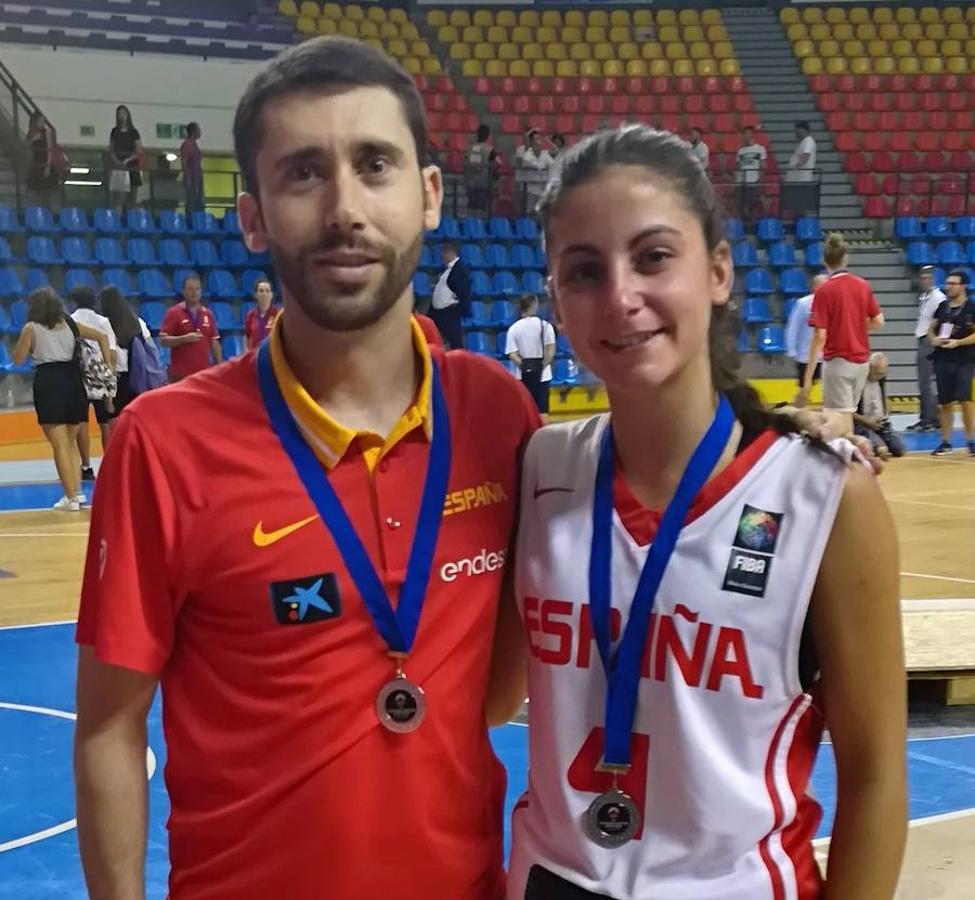 Jacinto Carbajal y Mamen Blanco | Baloncesto. Subcampeones de Europa con la selección española sub-18 en Udine. El técnico Jorge Borba, bronce en el Europeo sub-22 en silla de ruedas.