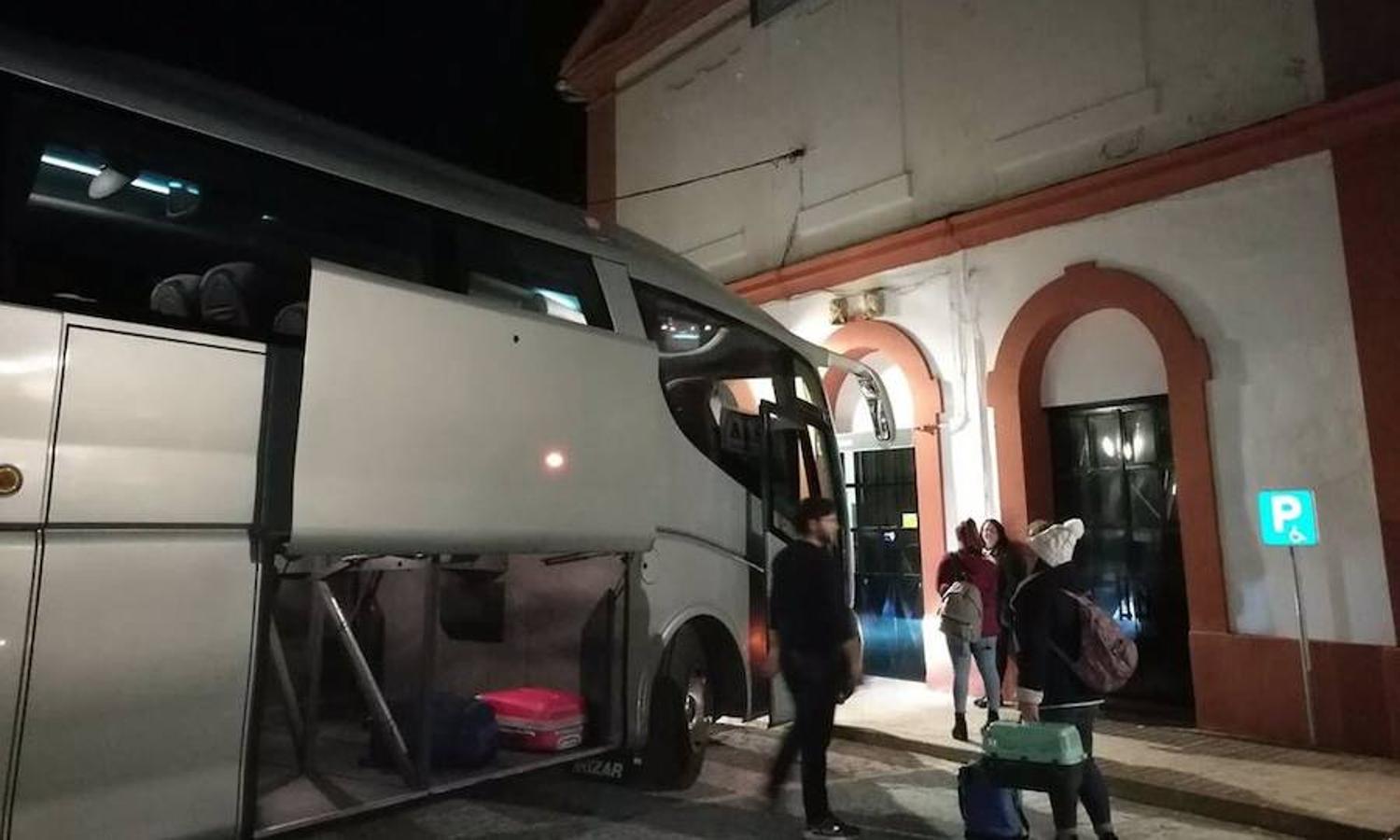 El tren Badajoz-Madrid tuvo un problema y quedó detenido en mitad del campo dejando a 160 pasajeros sin luz ni calefacción