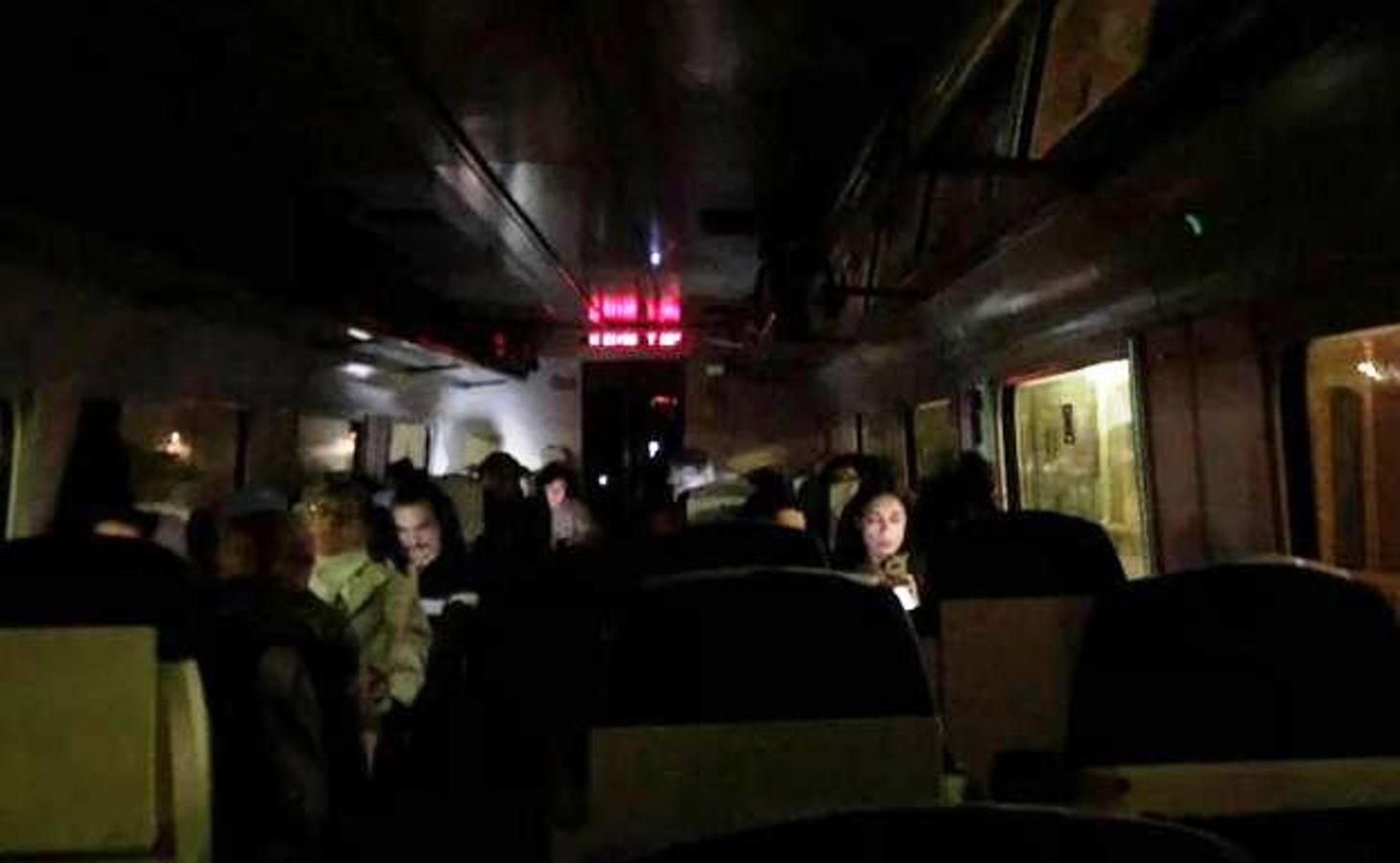 El tren Badajoz-Madrid tuvo un problema y quedó detenido en mitad del campo dejando a 160 pasajeros sin luz ni calefacción