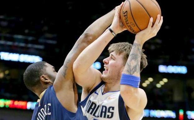 Doncic sigue brillando y deja a los Hornets sin liderato