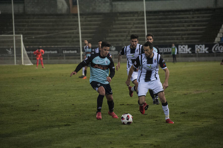 Los blanquinegros regalan a su afición una goleada a la que Éder Díaz, con un tanto de tacón, y José Ángel, con otro de chilena, pusieron broche de oro