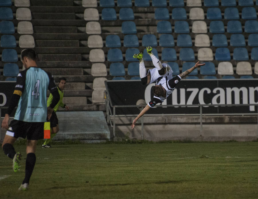 Los blanquinegros regalan a su afición una goleada a la que Éder Díaz, con un tanto de tacón, y José Ángel, con otro de chilena, pusieron broche de oro