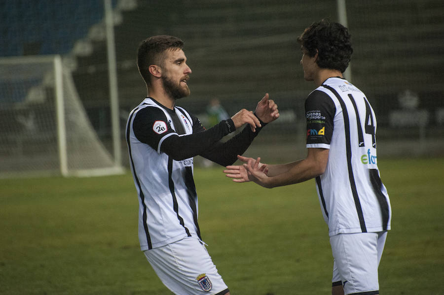 Los blanquinegros regalan a su afición una goleada a la que Éder Díaz, con un tanto de tacón, y José Ángel, con otro de chilena, pusieron broche de oro