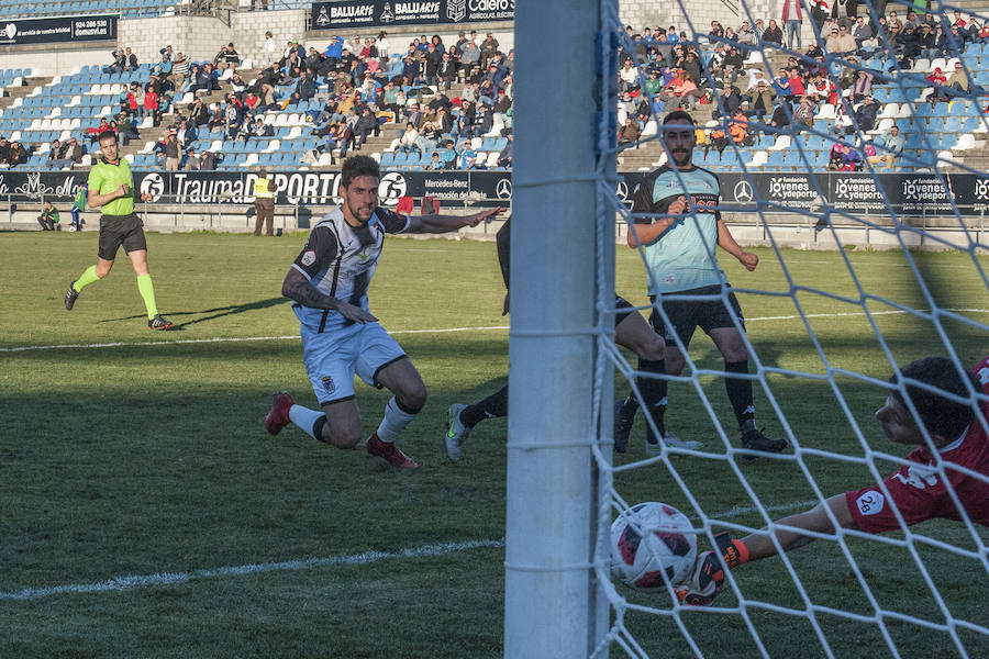 Los blanquinegros regalan a su afición una goleada a la que Éder Díaz, con un tanto de tacón, y José Ángel, con otro de chilena, pusieron broche de oro