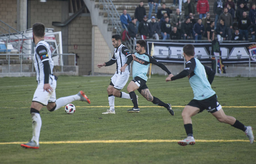 Los blanquinegros regalan a su afición una goleada a la que Éder Díaz, con un tanto de tacón, y José Ángel, con otro de chilena, pusieron broche de oro