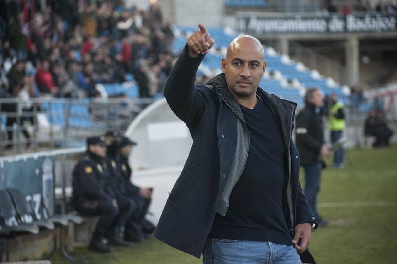 Petcoff dinamita el derbi para el Badajoz que pese a tener el control, acaba sufriendo y pidiendo la hora ante un Villanovense que nunca tiró la toalla