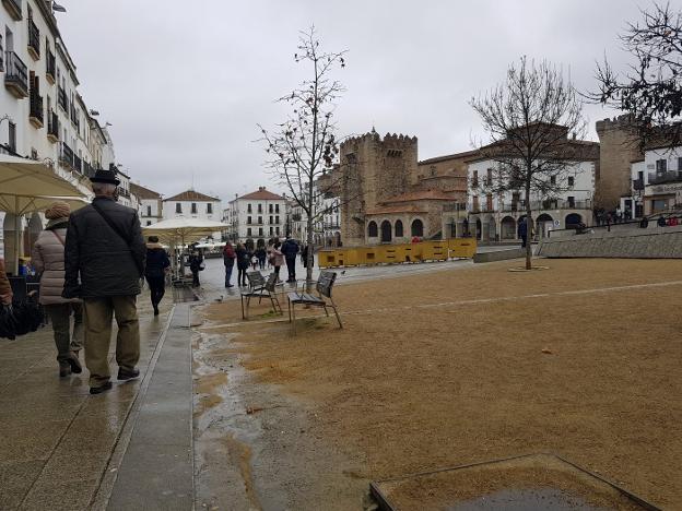 El espacio de arena desaparecerá de la Plaza. :: lorenzo cordero