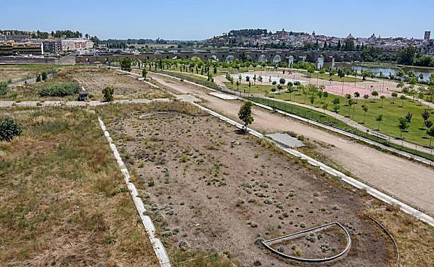La piscina se construirá junto al pabellón Juancho Pérez, al lado del parque del río.:: HOY