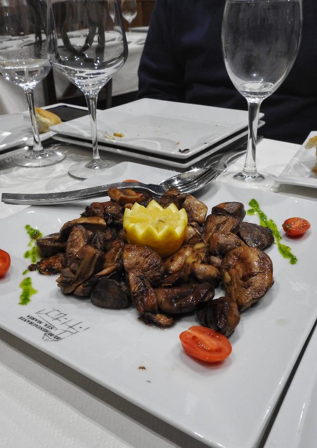 Gurumelos salteados, en el restaurante 'Santa María' de Jerez. :: E. R.