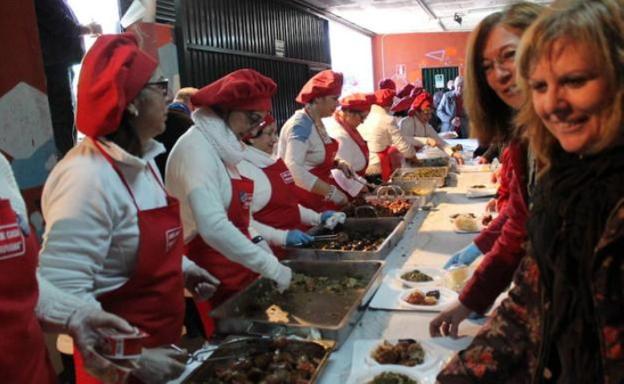 El pasado año se consumieron 1.300 kilos de coles con buche. :: hoy