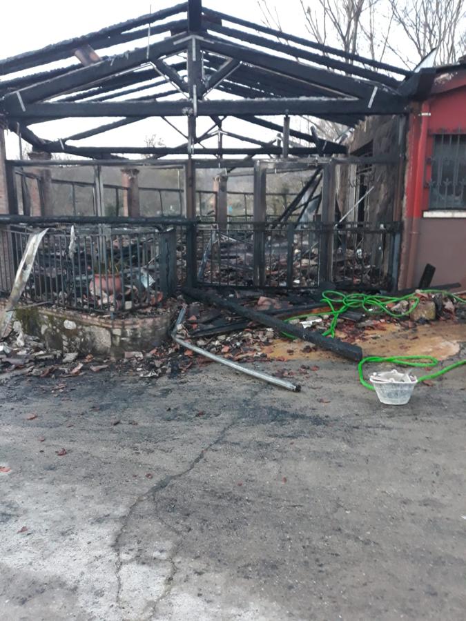 La pasada madrugada se ha calcinado el restaurante ubicada en la Garganta de Cuartos en Losar de la Vera