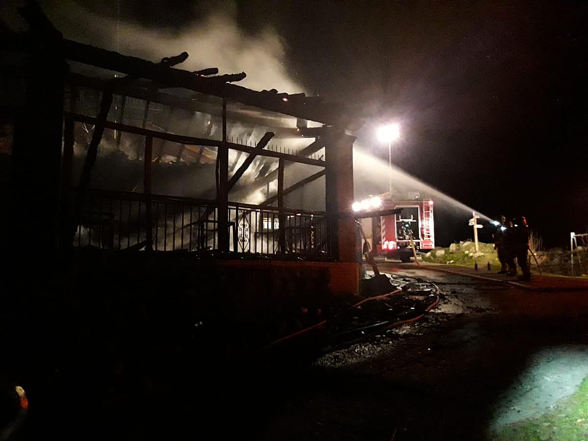 La pasada madrugada se ha calcinado el restaurante ubicada en la Garganta de Cuartos en Losar de la Vera