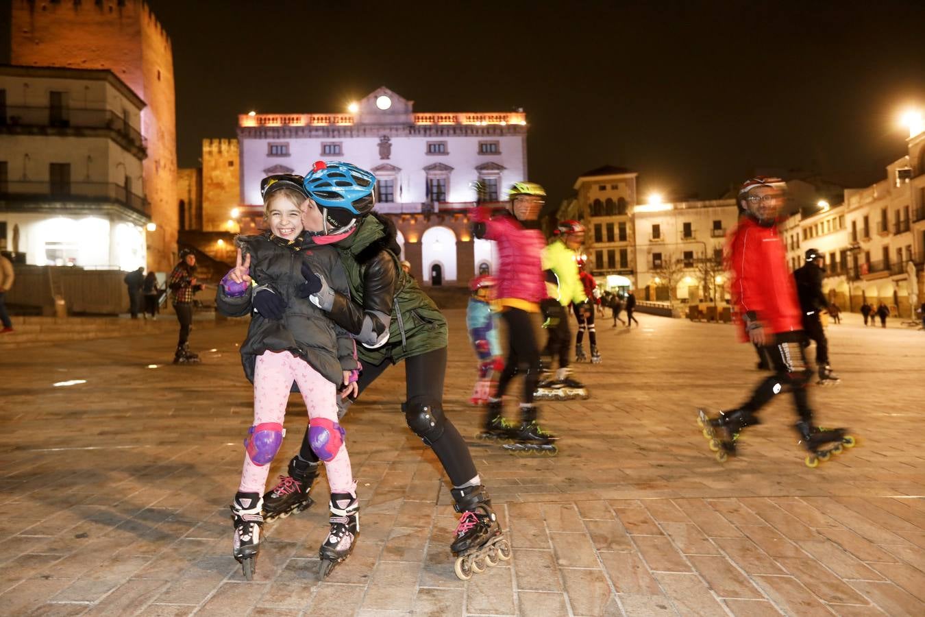 Un club deportivo cacereño fomenta la práctica del patinaje a todas las edades