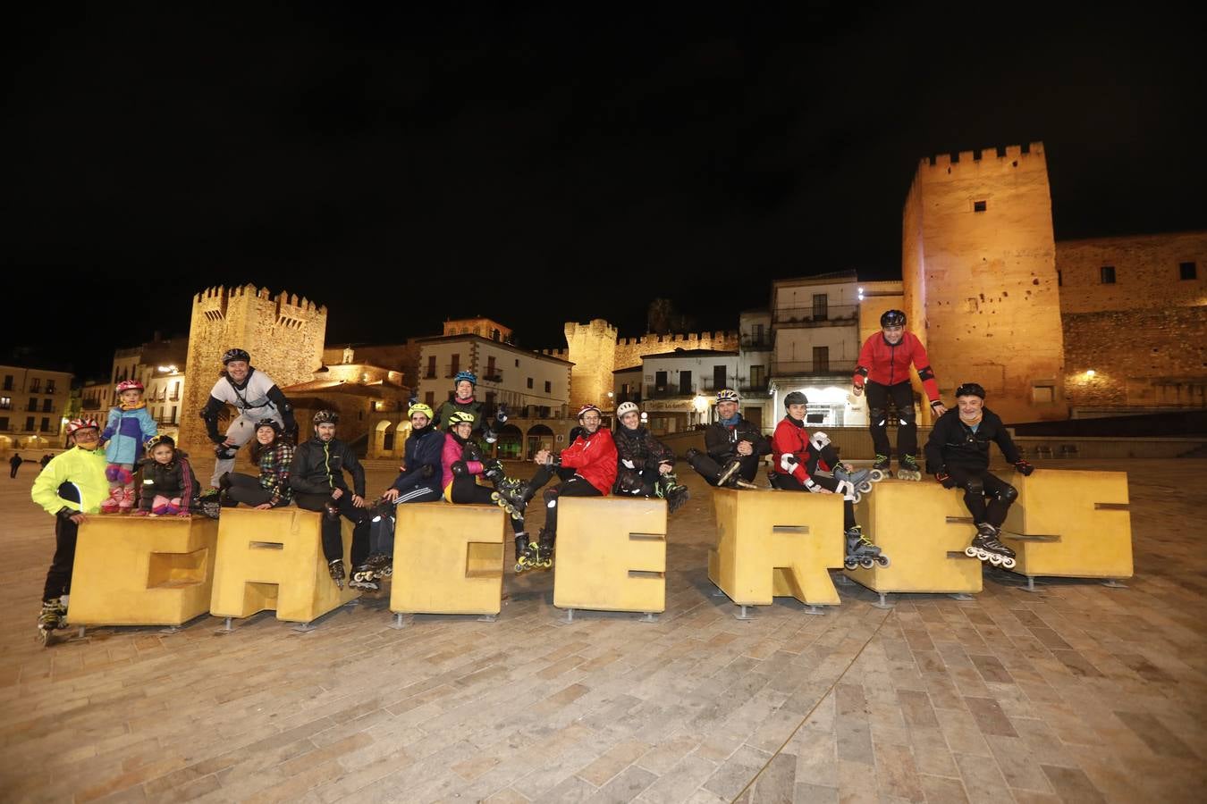 Un club deportivo cacereño fomenta la práctica del patinaje a todas las edades