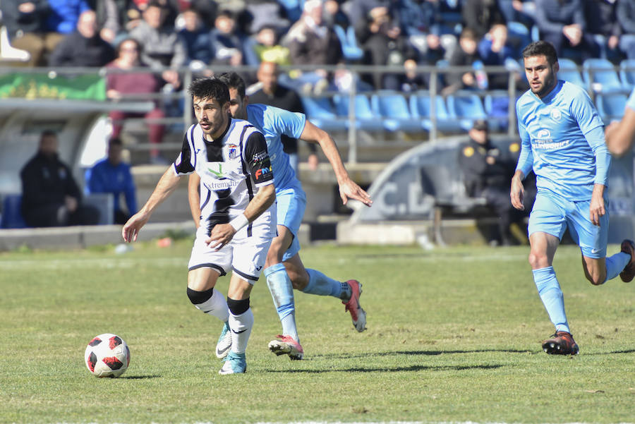 El equipo blanquinegro logra una valiosa victoria ante el poderoso club balear con uno menos desde el minuto 6