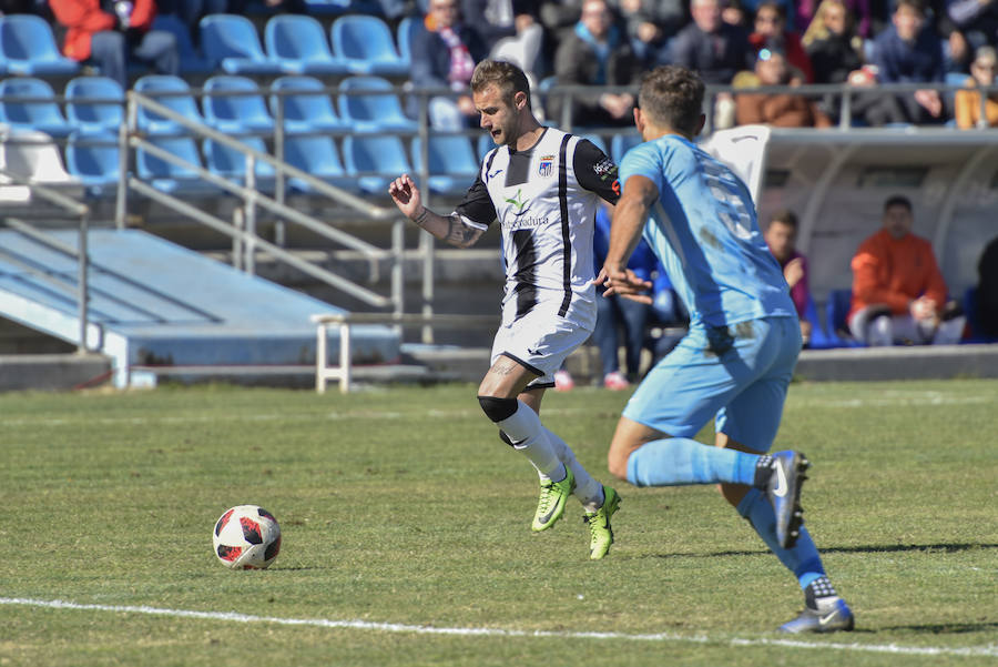 El equipo blanquinegro logra una valiosa victoria ante el poderoso club balear con uno menos desde el minuto 6