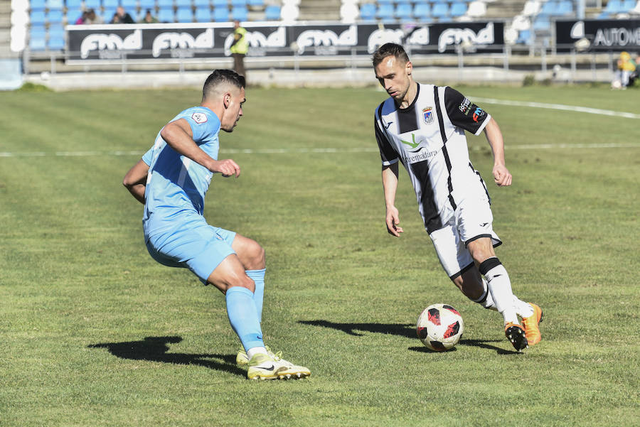 El equipo blanquinegro logra una valiosa victoria ante el poderoso club balear con uno menos desde el minuto 6