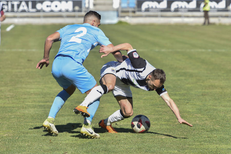 El equipo blanquinegro logra una valiosa victoria ante el poderoso club balear con uno menos desde el minuto 6