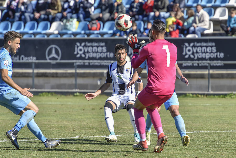 El equipo blanquinegro logra una valiosa victoria ante el poderoso club balear con uno menos desde el minuto 6