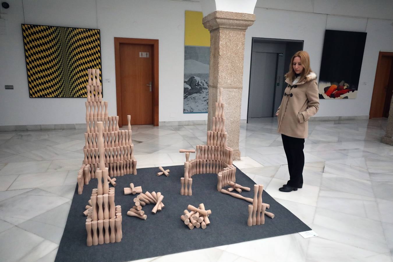 Hasta el 26 de febrero, se podrá disfrutar de las 30 de obras que componen la exposición itinerante de la VII edición de Obra Abierta en el Patio Noble de la Asamblea de Extremadura.