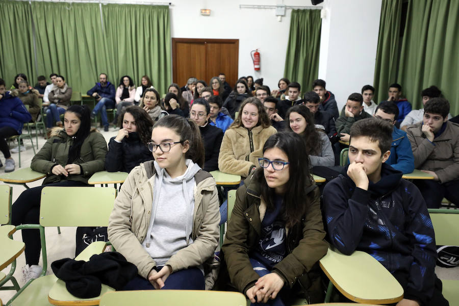 Varios centros escolares de la ciudad celebraron ayer el Día de la Mujer y la Niña en la Ciencia con numerosas actividades para dar visibilidad al ámbito femenino en las diversas ramas que tiene la ciencia. Los colegios e institutos de Mérida dieron la voz ayer a las mujeres para demostrar que están ahí.