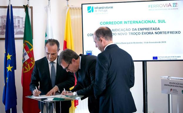 Firma de la adjudicación del primer tramo de la línea Évora-Elvas :: 