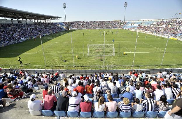 Apecto del Nuevo Vivero en el partido del Badajoz frente al Mancha Real del ascenso en 2010. :: J. V. ARNELAS