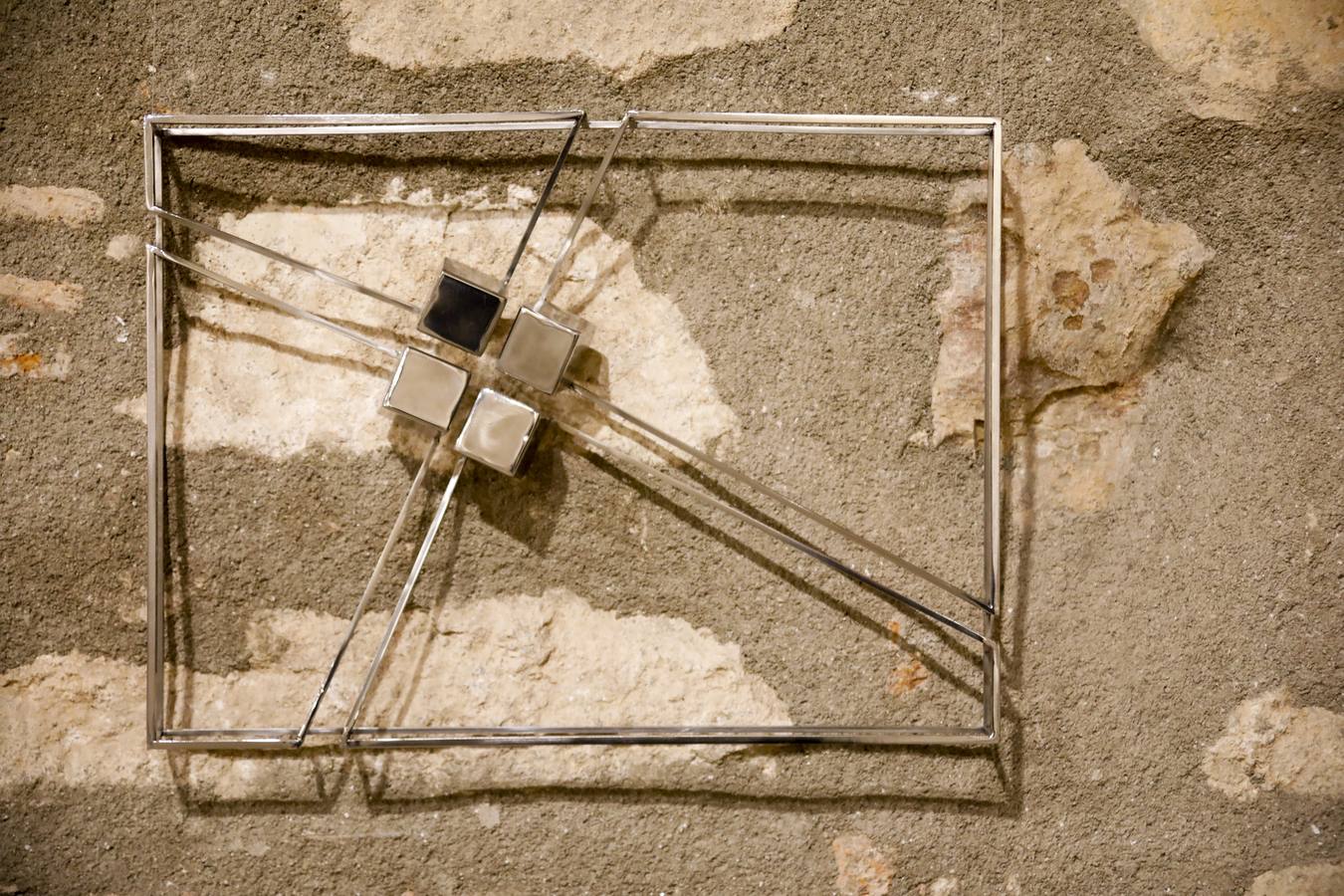 El Colegio Oficial de Arquitectos de Extremadura y el Ateneo de Cáceres ofrecen la exposición de esculturas no_maps / sin planes, del artista plástico Alfonso Doncel. Se puede visitar en el Colegio Oficial de Arquitectos de Extremadura (Cáceres) hasta el 18 de febrero de 2019