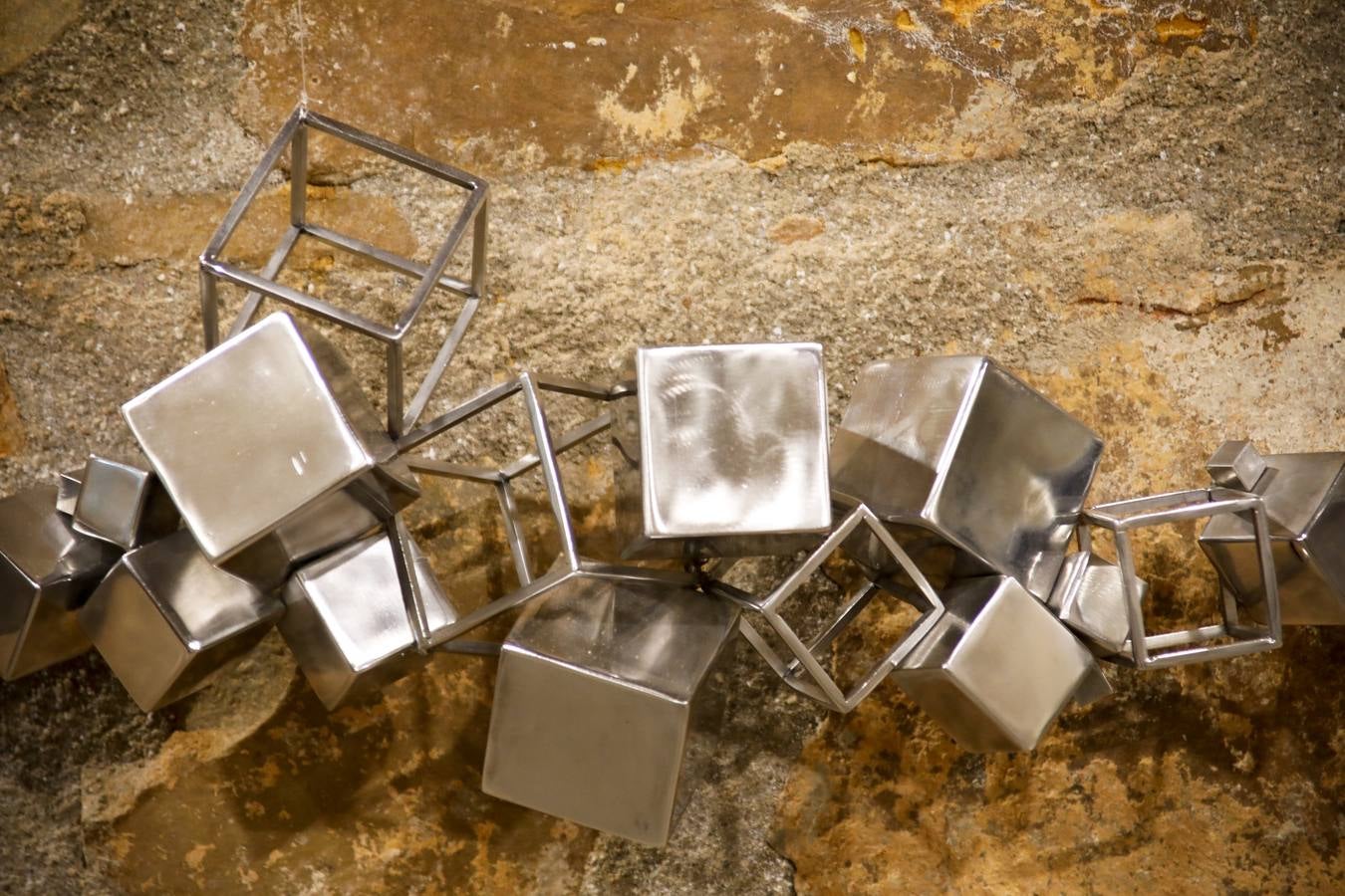 El Colegio Oficial de Arquitectos de Extremadura y el Ateneo de Cáceres ofrecen la exposición de esculturas no_maps / sin planes, del artista plástico Alfonso Doncel. Se puede visitar en el Colegio Oficial de Arquitectos de Extremadura (Cáceres) hasta el 18 de febrero de 2019