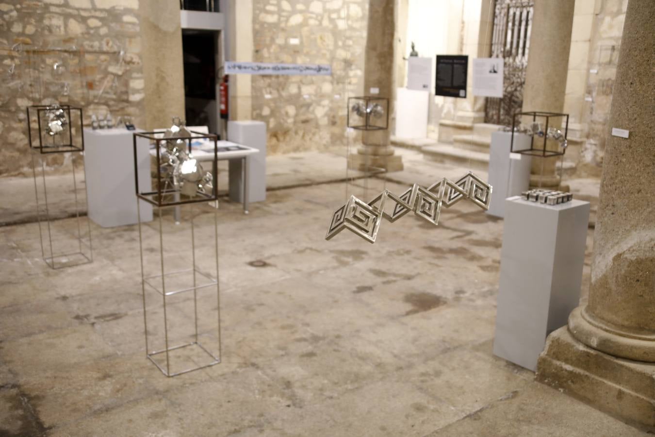 El Colegio Oficial de Arquitectos de Extremadura y el Ateneo de Cáceres ofrecen la exposición de esculturas no_maps / sin planes, del artista plástico Alfonso Doncel. Se puede visitar en el Colegio Oficial de Arquitectos de Extremadura (Cáceres) hasta el 18 de febrero de 2019