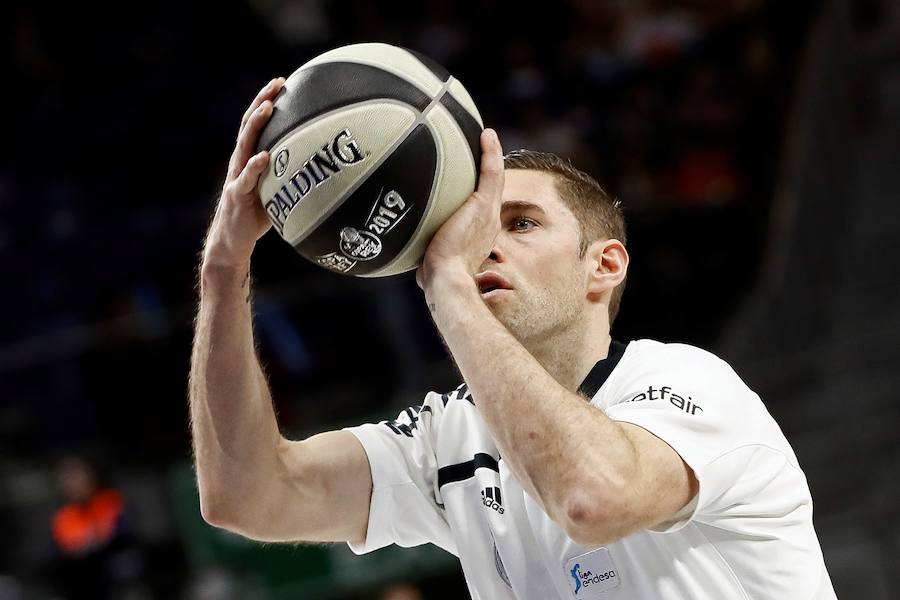 Disfruta de las mejores imágenes de la final de la Copa del Rey de baloncesto entre el BArcelona y el Real MaAdrid. 