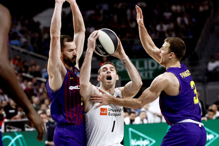 Disfruta de las mejores imágenes de la final de la Copa del Rey de baloncesto entre el BArcelona y el Real MaAdrid. 