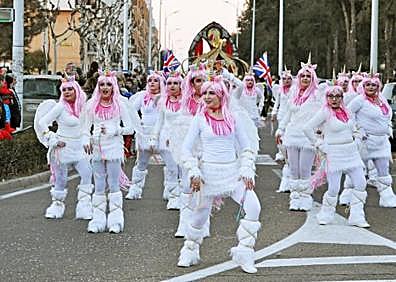 Imagen secundaria 1 - Monfragüe alza el vuelo en un fin de semana de &#039;Combita&#039; y seriófilos