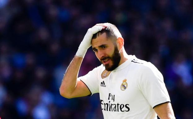 Benzema, tras fallar una ocasión ante el Girona. 