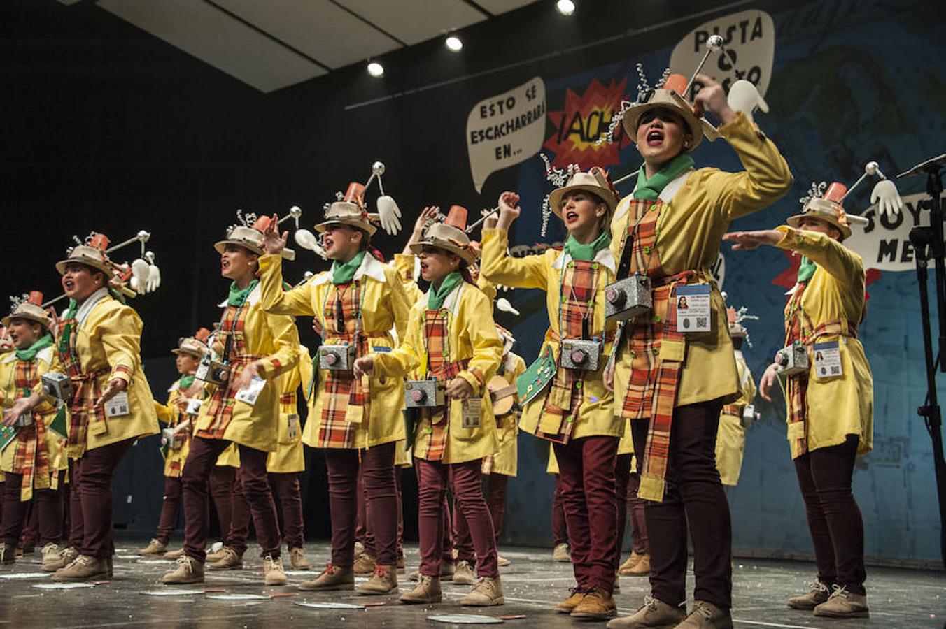 El futuro es prometedor para el concurso de mugas del Carnaval de Badajoz. Las siete agrupaciones que en la jornada del sábado se subieron a las tablas del López de Ayala demostraron que la cantera está ya preparada.