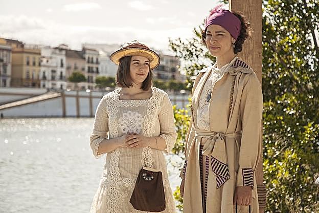 Pepa Gracia (a la derecha), caracterizada como Paula en 'La otra mirada'. :: HOy